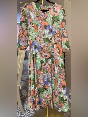 Green Floral Long-Sleeve Midi Dress with Peach and Lavender Blooms